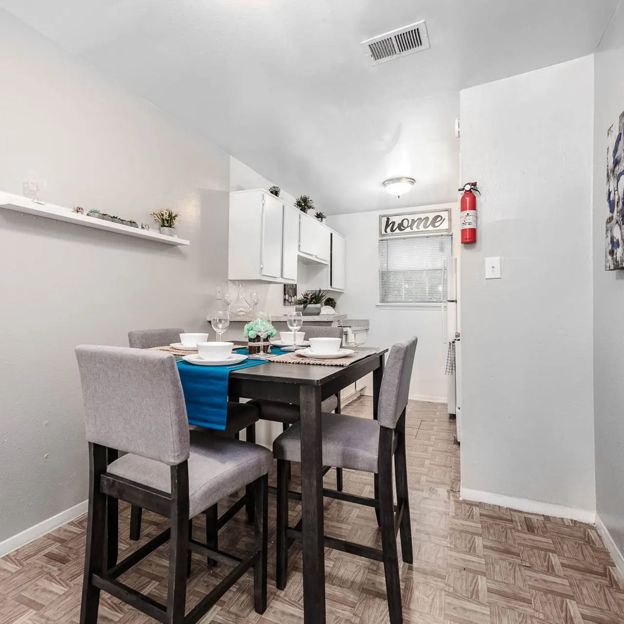 Royal North Apartments - Wood, Chair, Dining