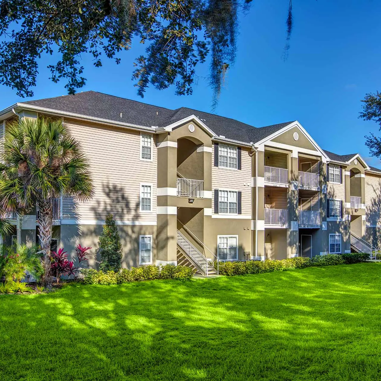 Sunset Lakes - Lawn