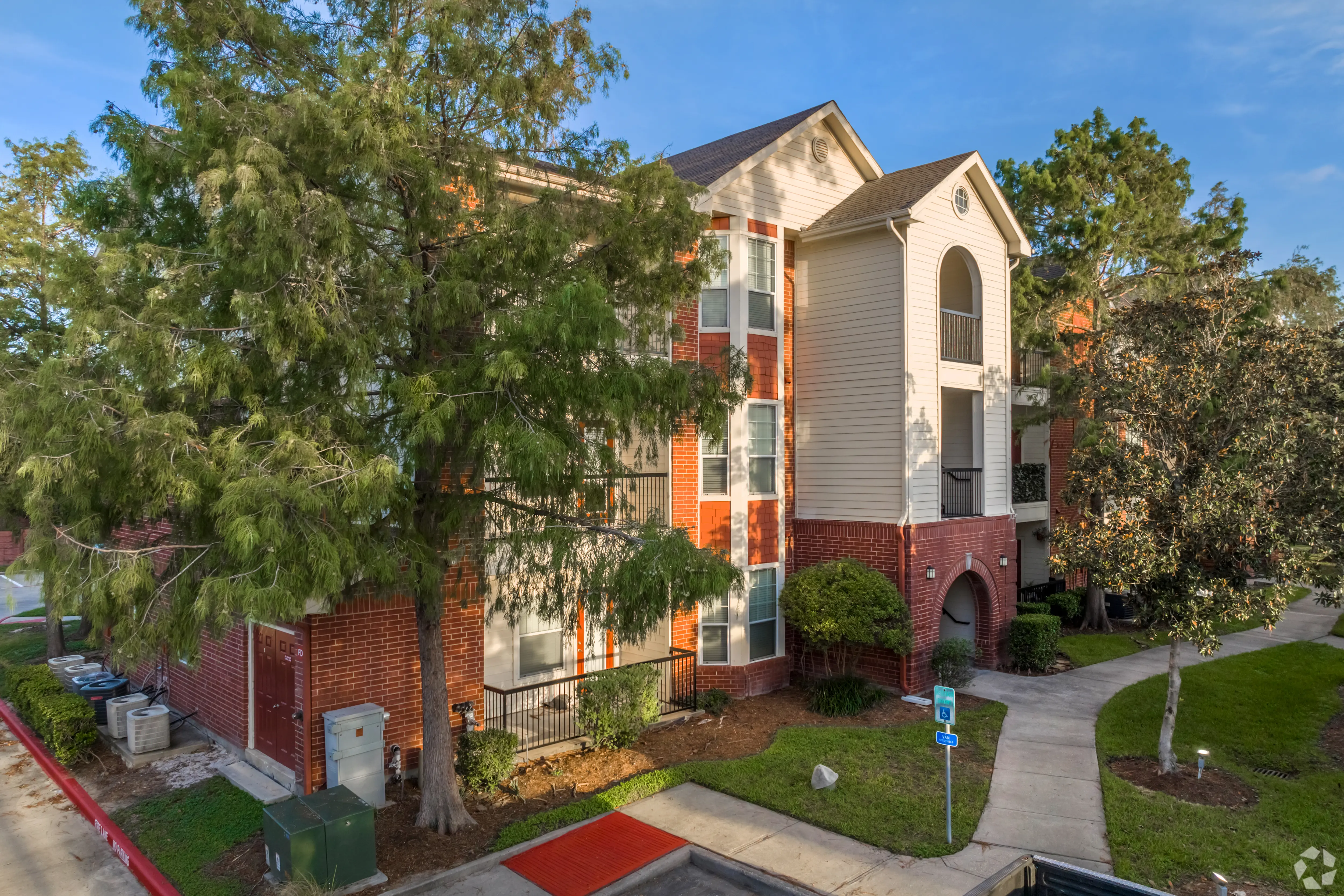Falls At Borough Park - Neighborhood, City, Grass