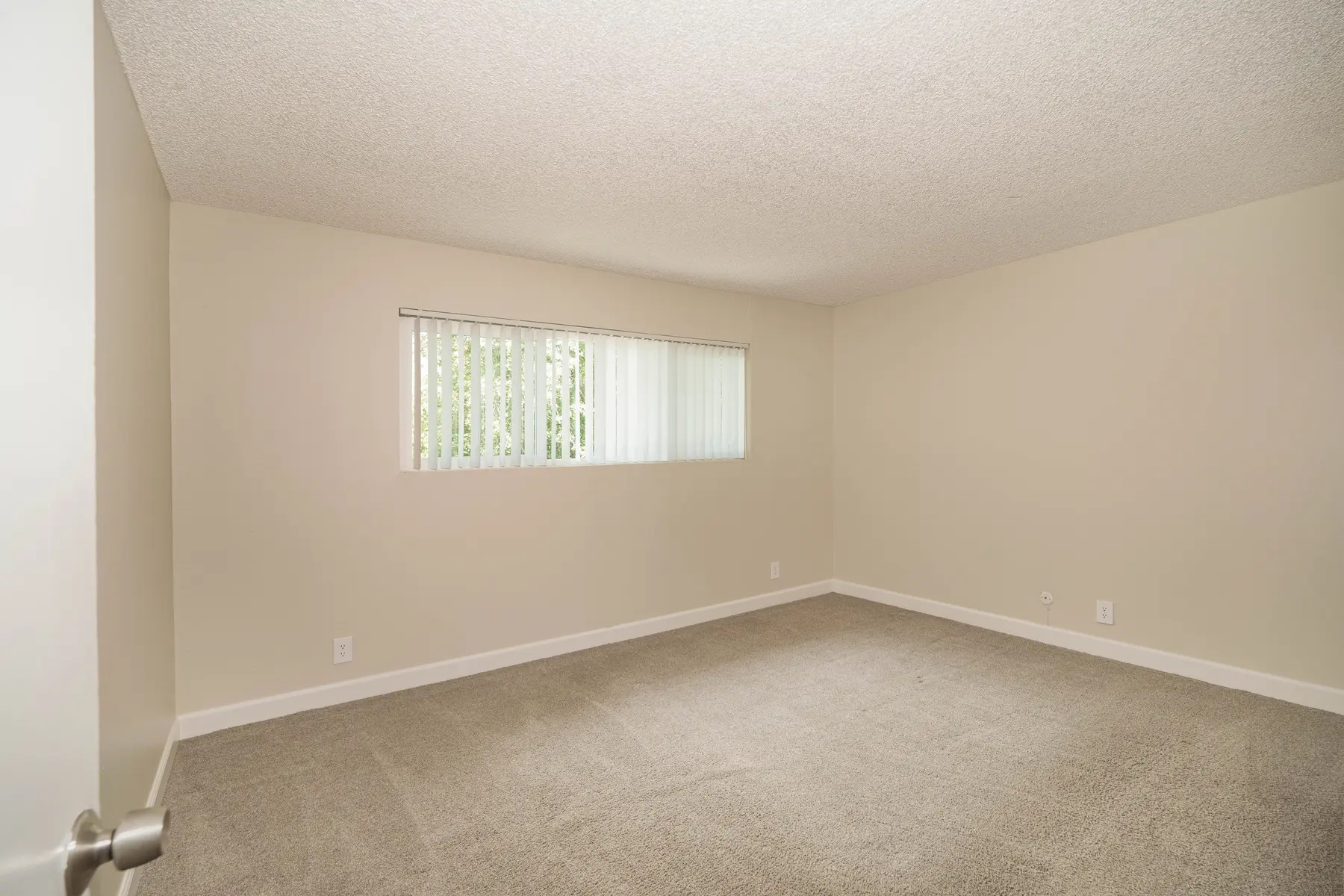 Creekside Oaks - Corner, Floor, Flooring