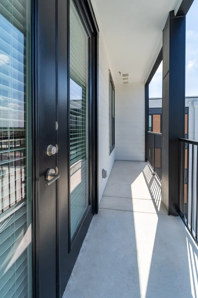 Ellis Highline - Corridor, Railing