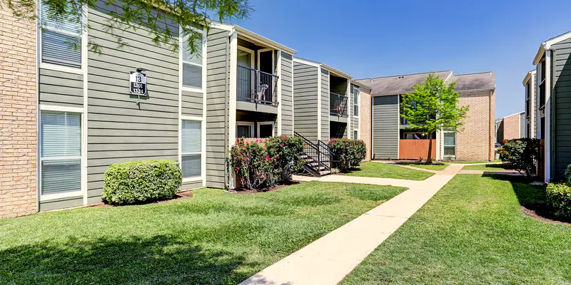 Reserve at Creekbend Apartments - Building