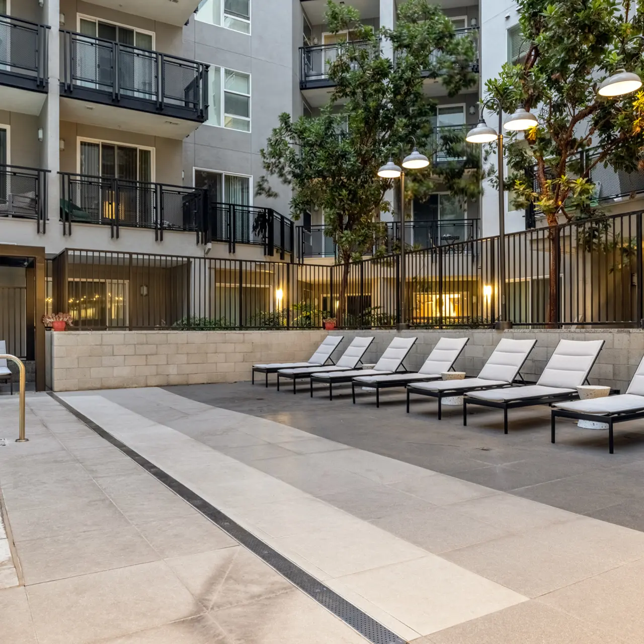 1111 Wilshire - Pool