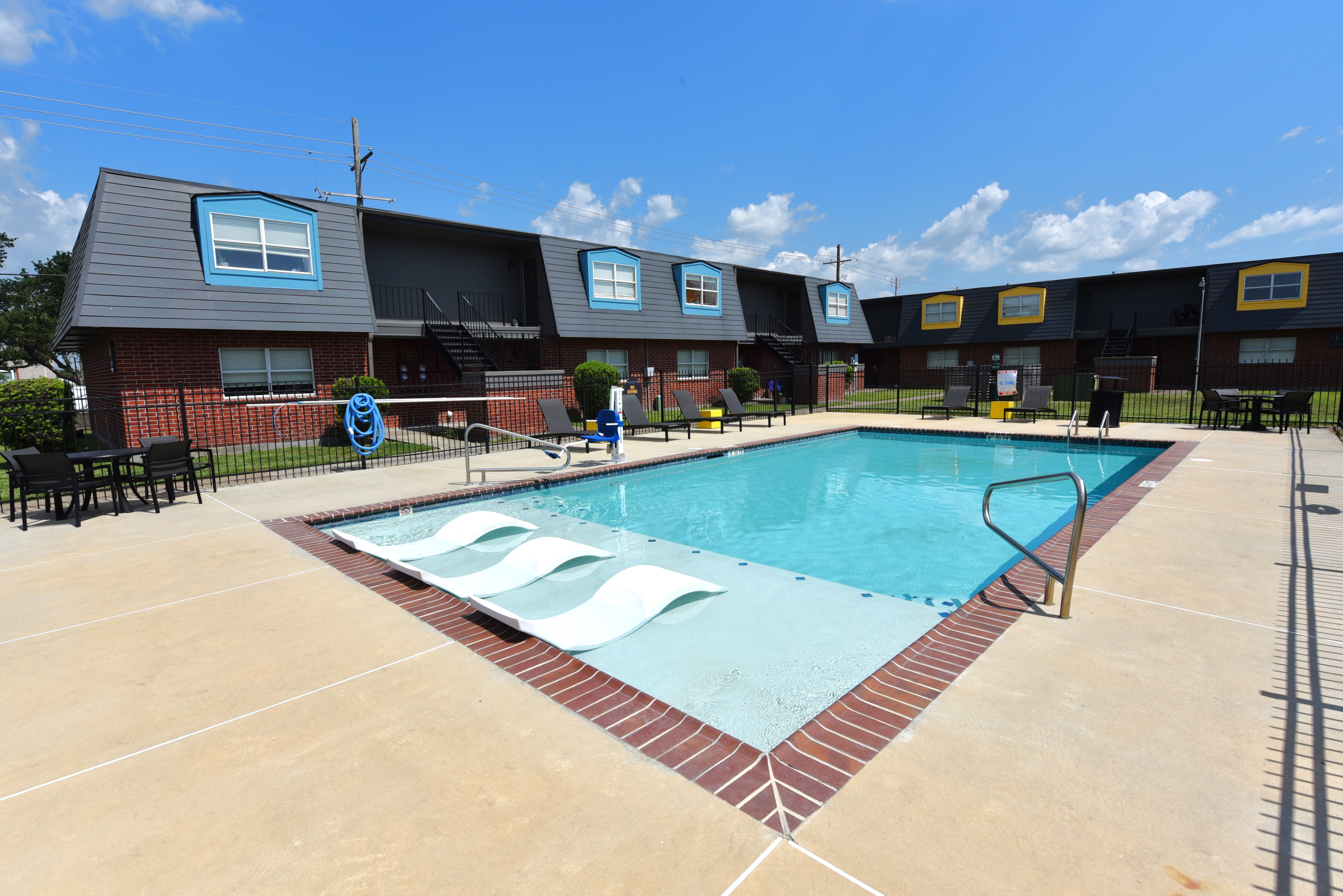Commons at McNeese - Hotel, Resort, Pool