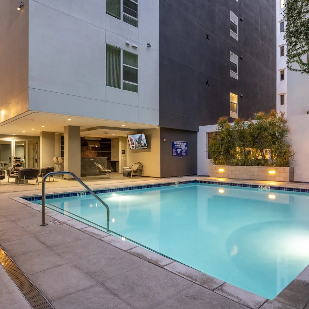1111 Wilshire - Pool