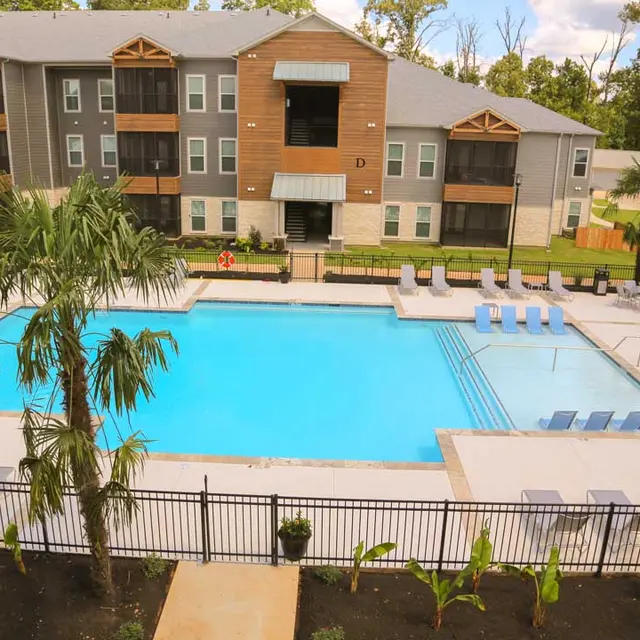 North Village Plaza Apartments - Pool, Hotel
