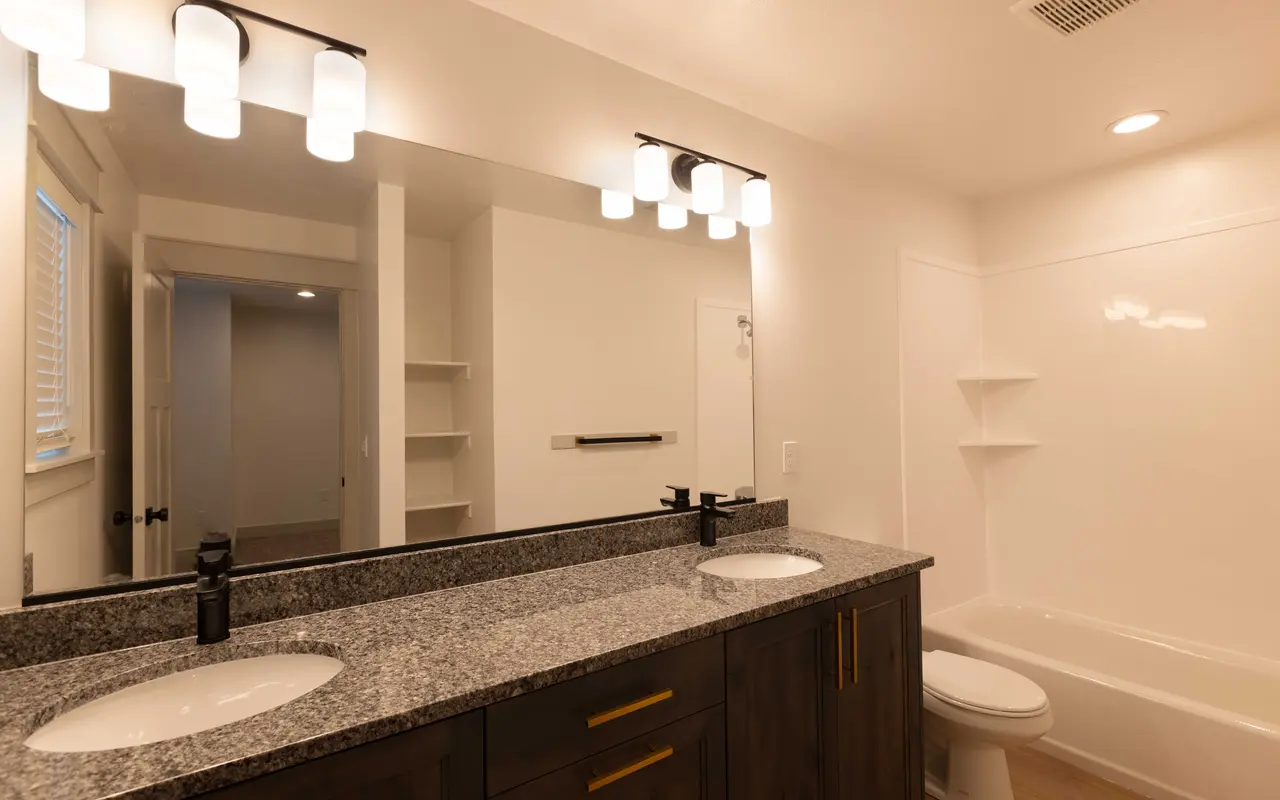 Copperwoods at Harrisville - Sink, Sink Faucet, Bathtub