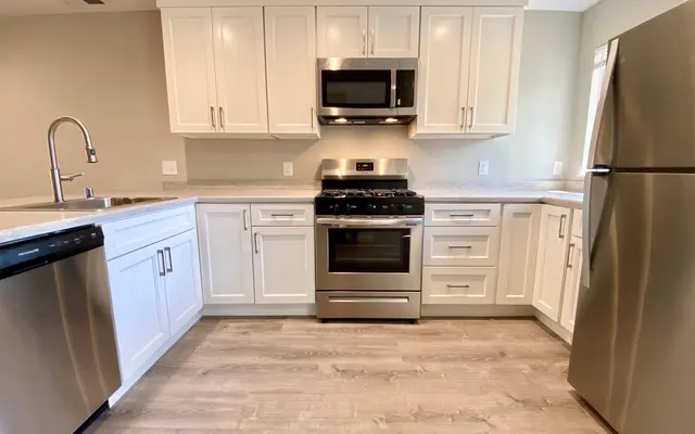 Cypress Court Apartments - Room