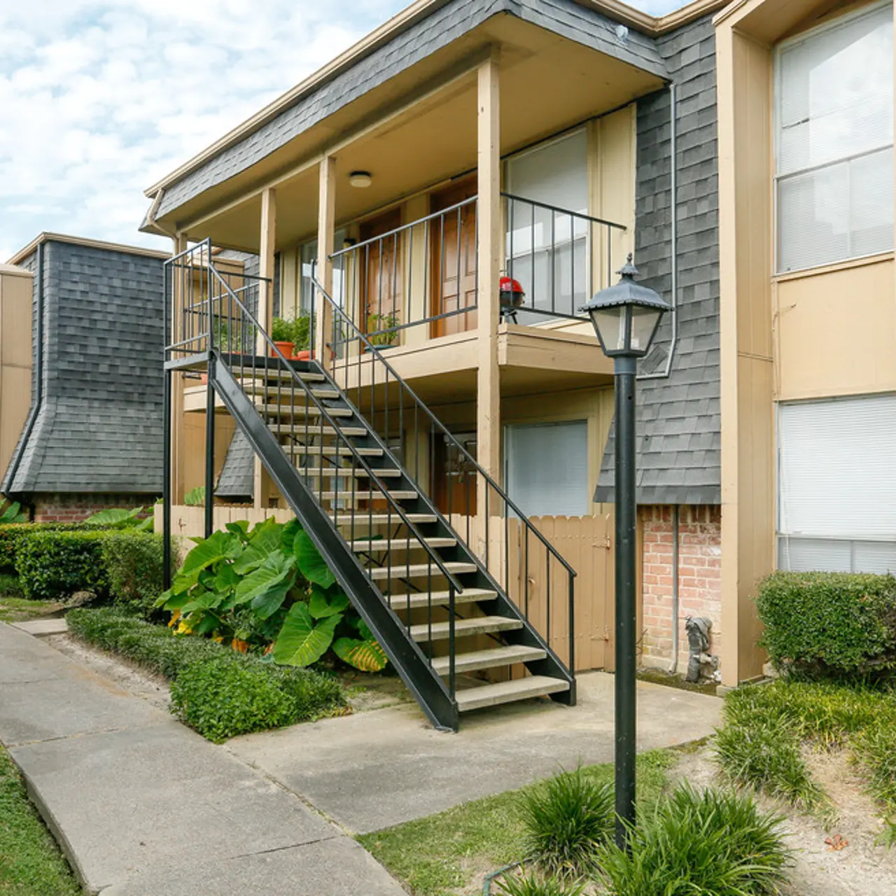 Pine Forest Place & Park - Building