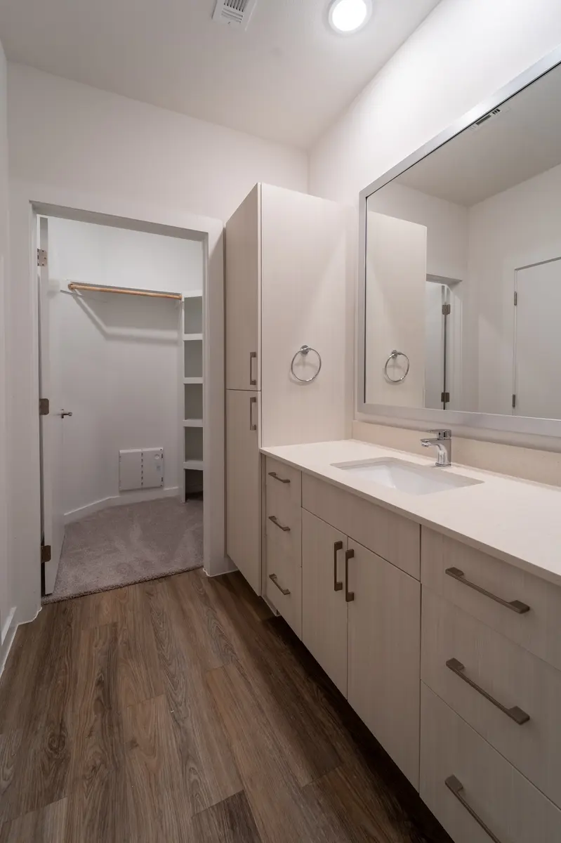 Ellis Highline - Corner, Double Sink, Flooring