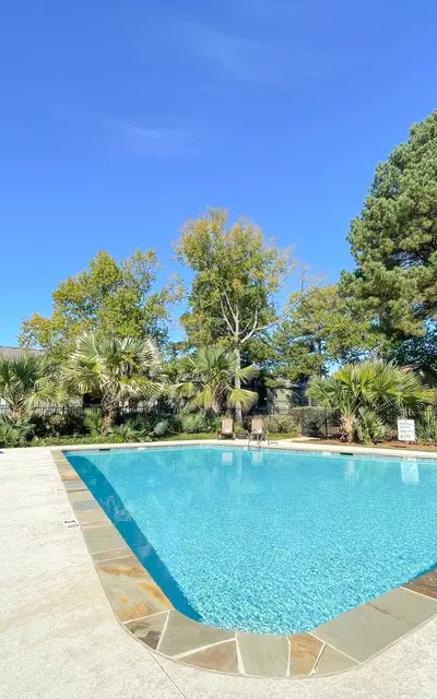 Seasons - Pool, Hotel, House