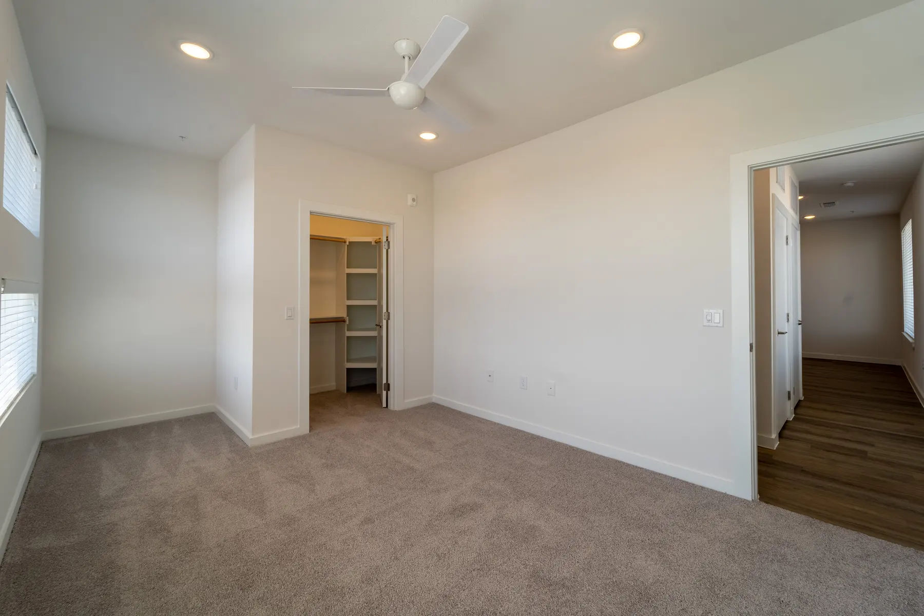 Ellis Highline - Corner, Flooring, Floor