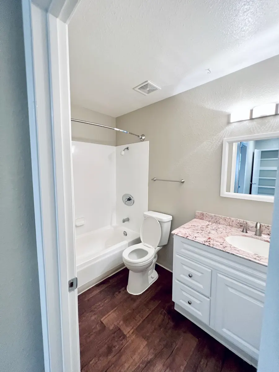 Fulton Villas Apartments - Corner, Indoors