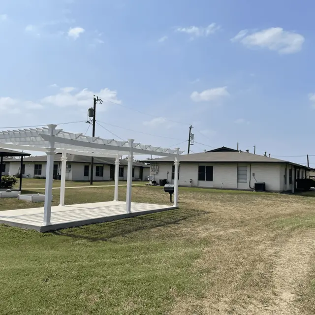 Seven Pines Apartments Seven Pines Apartments - House, Housing, Porch
