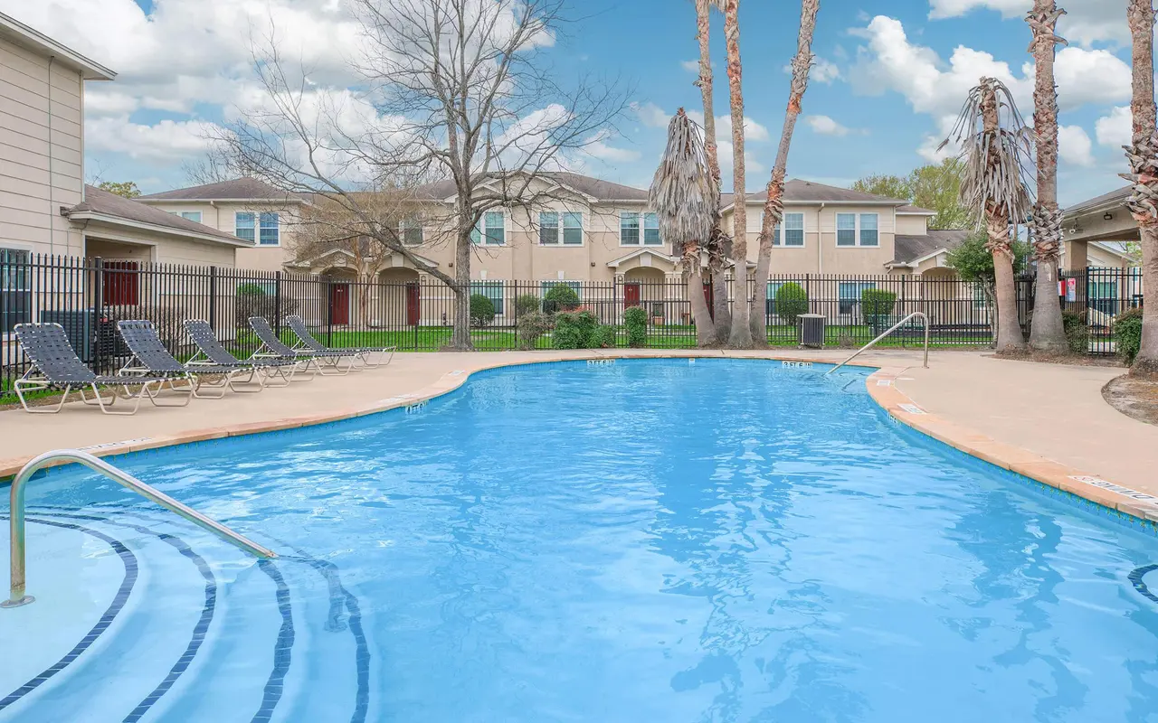 Oak Harbor - Pool, Water, Hotel