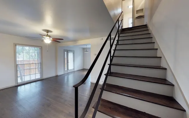 6015 Reiger - Wood, Floor