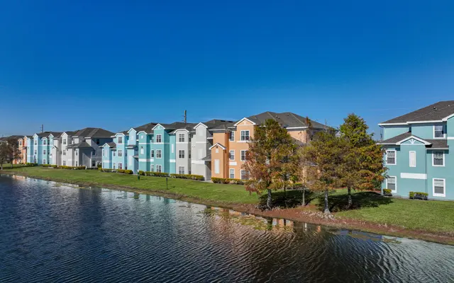 Pinnacle Pointe Apartments - Tree