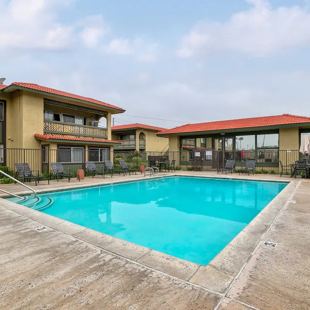 Las Mariposas Apartments - Hotel, Housing, Villa