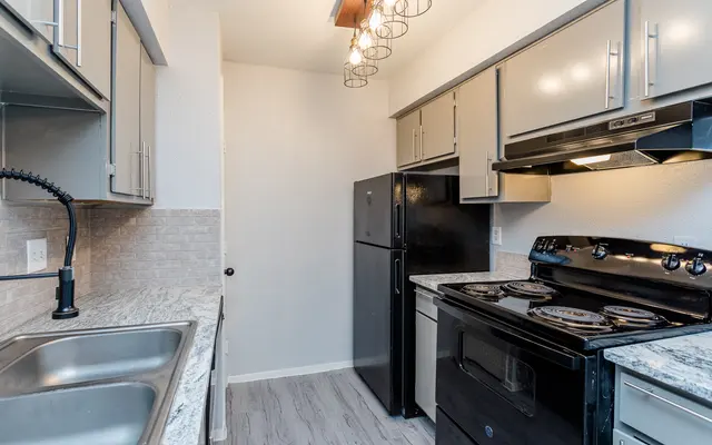 Mainridge Apartments - Indoors, Interior Design, Kitchen