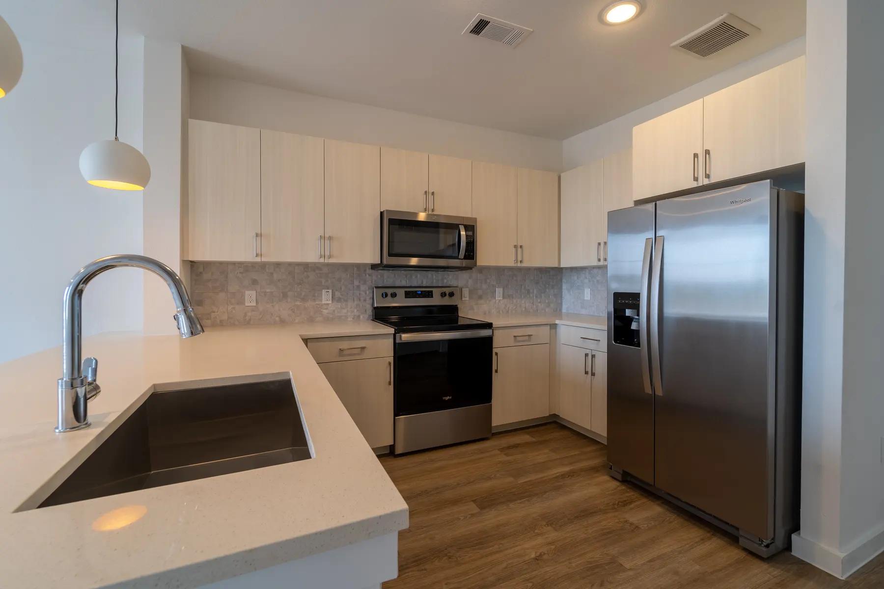 Ellis Highline - Microwave, Appliance, Refrigerator