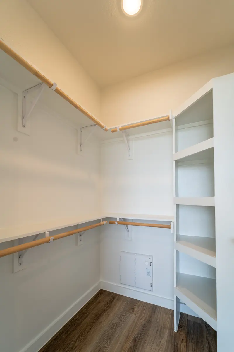 Ellis Highline - Furniture, Cupboard, Closet