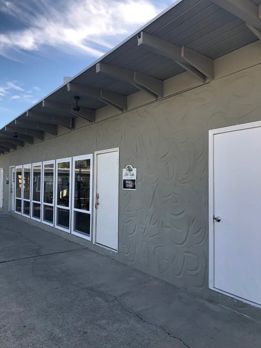 Oaks at River College - Door