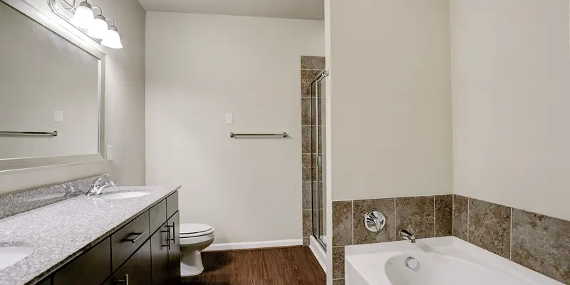 West Lake Park Apartments - Tub, bathroom