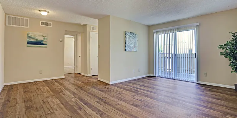 Edgebrook Apartments - Living Room