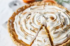 Latitude Cafe, Pie, Dessert, Slice of pie being cut