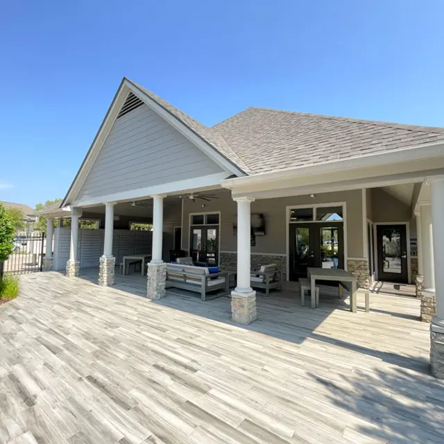 Jamestown-Place-Apts-Bossier-City_outside-gathering-space.jpg