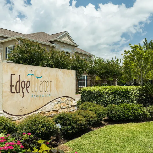 Edgewater at Lake Jackson - Grass, Villa, Vegetation