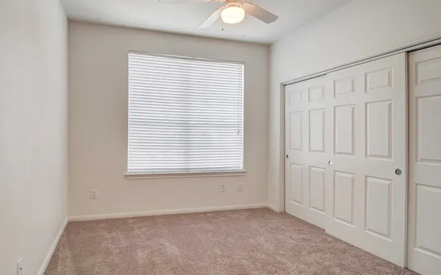 Reading Park - Corner, Floor, Indoors