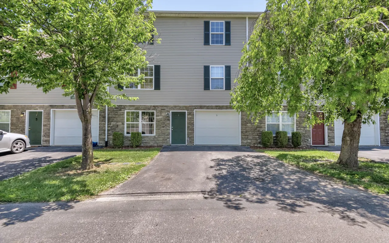 Willow Run Apartments - City, Outdoors, Housing