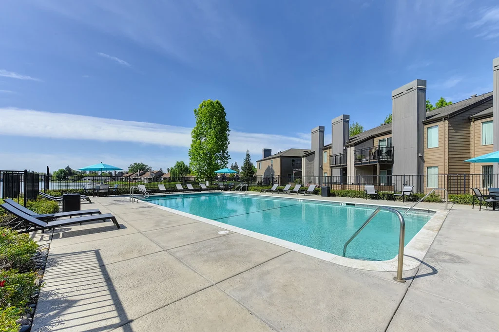 Lakeview Village - Building