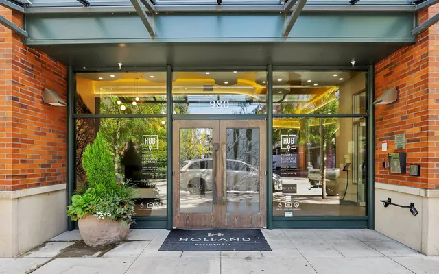 Hub 9 - Door, Plant, Car