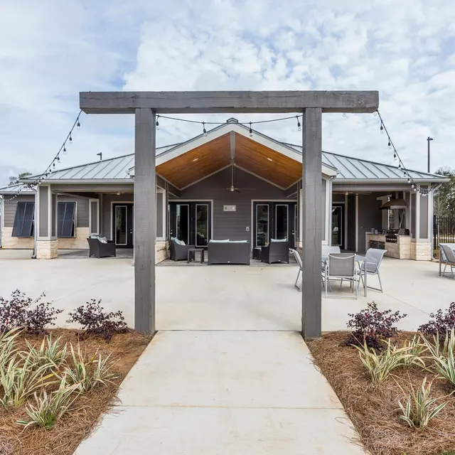 Belforest Apartments - Pergola, Porch