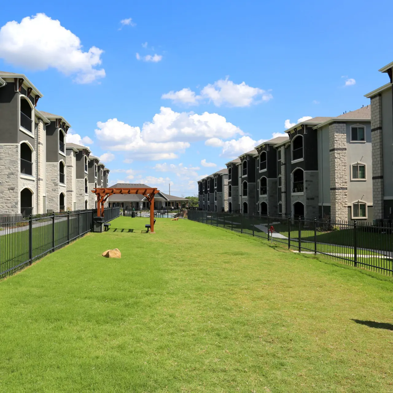 Oak View​ - Lawn, Grass