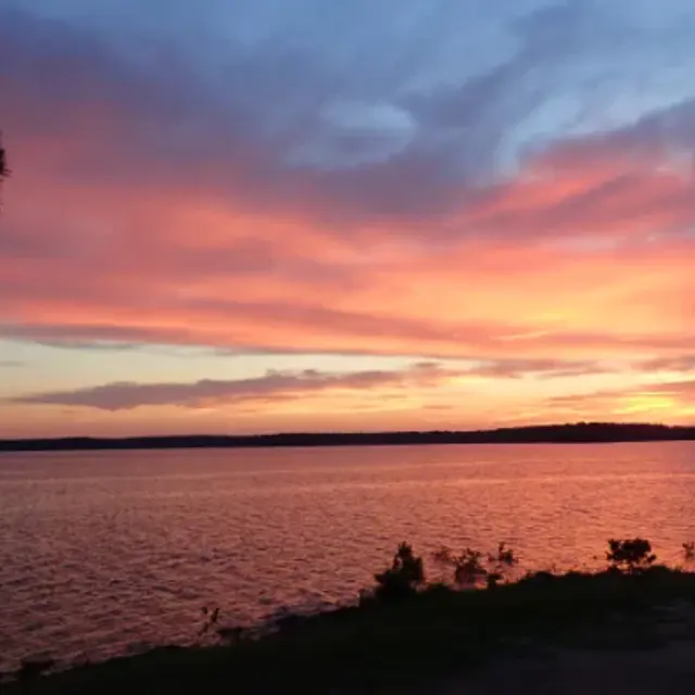Lakeshore Club - Shoreline, Nature, Sky
