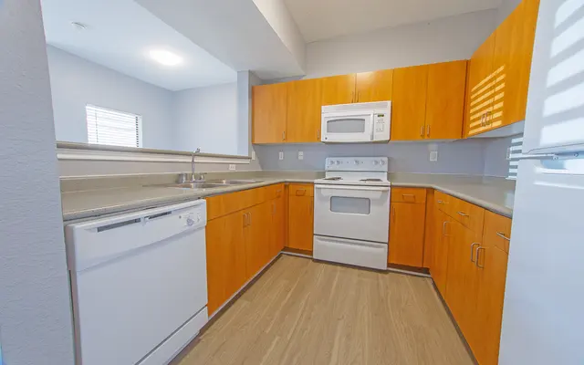 High Meadow Apartments - Room