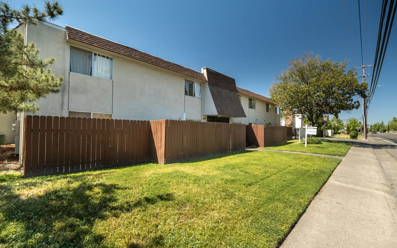 Cottage Square - Nature, Outdoors, Yard