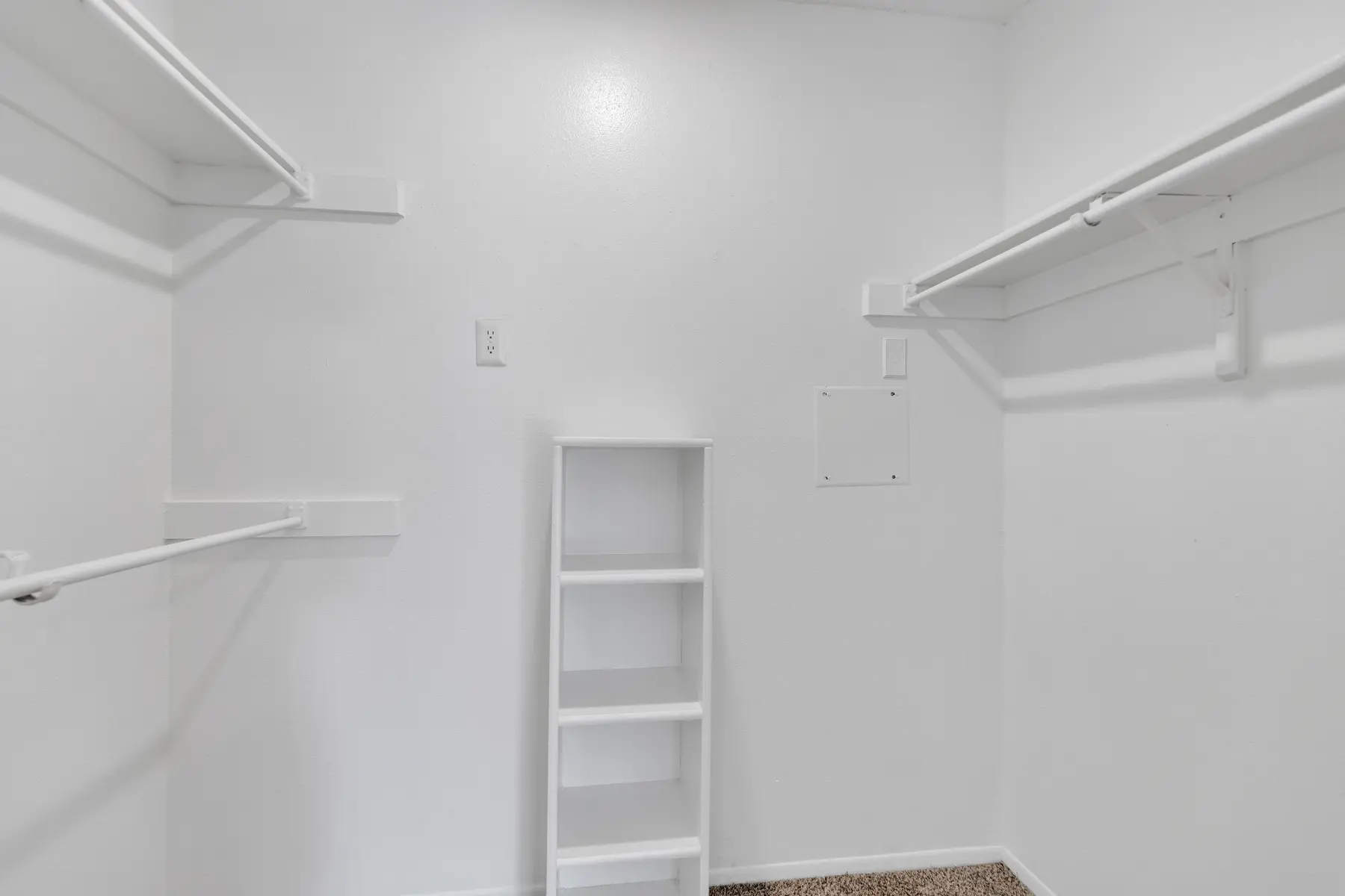 HillCreste at Thousand Oaks - Indoors, Interior Design, Housing