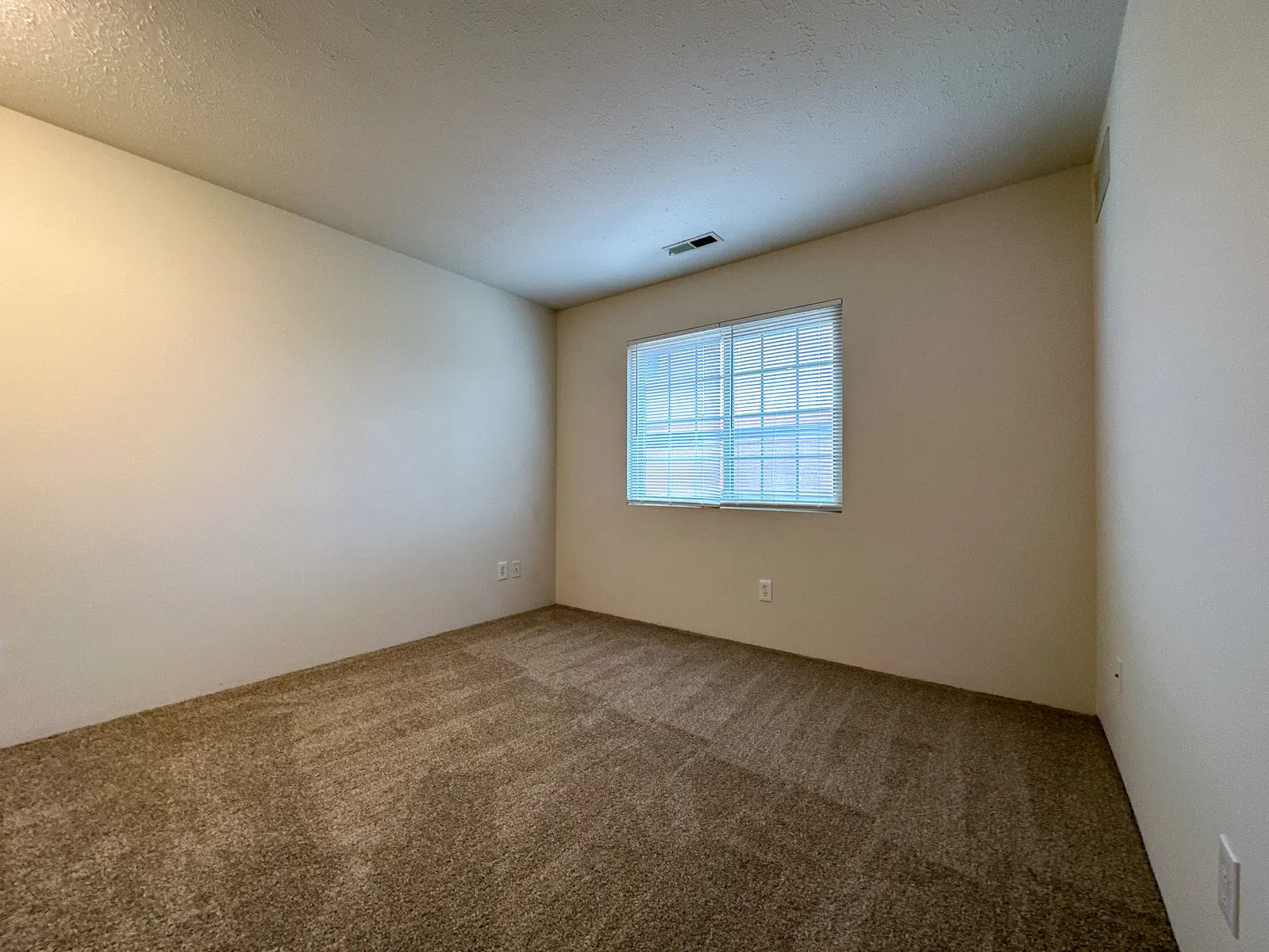Ventura Apartments - Floor, Corner, Flooring