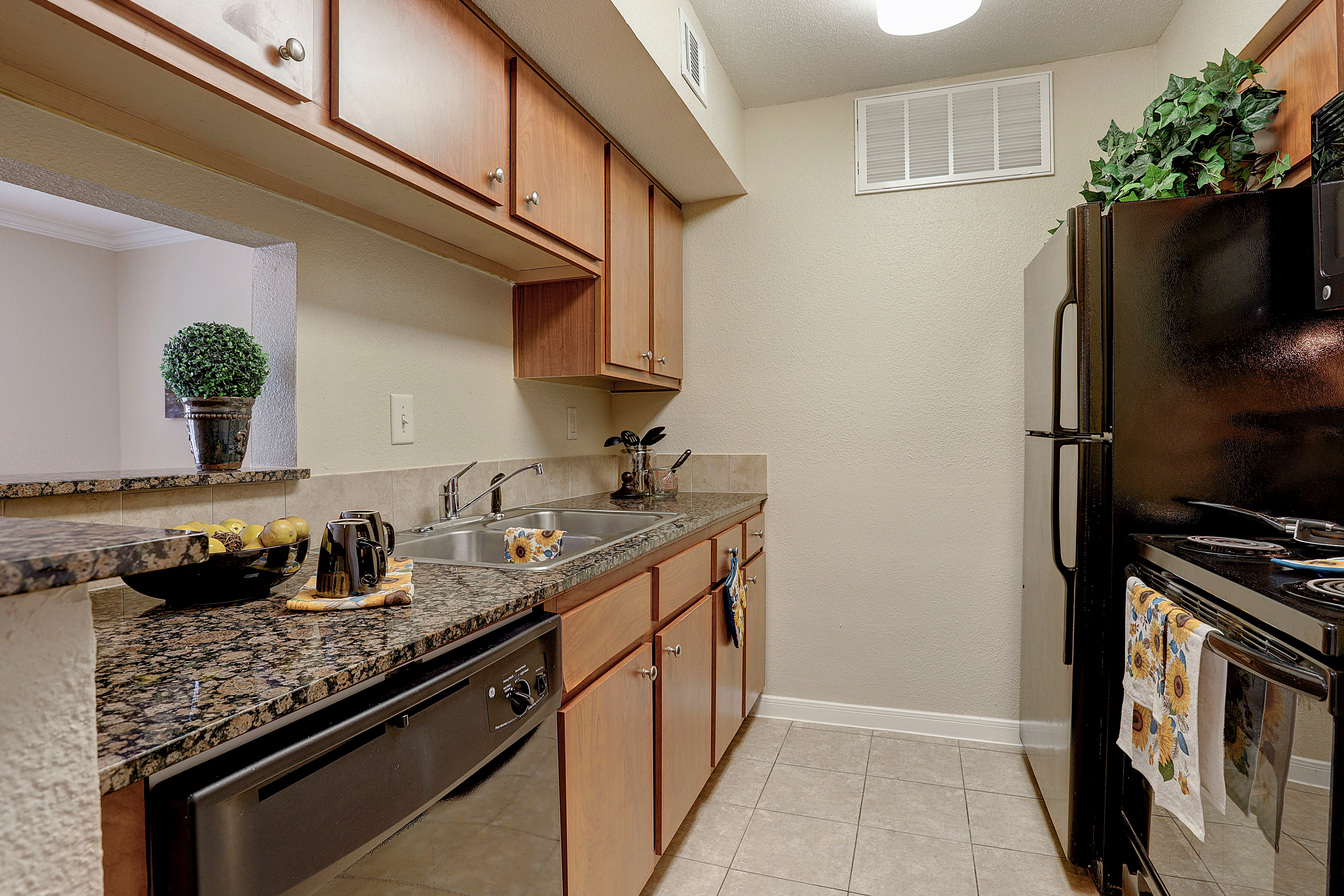 Reserve at Bankside Apartments Reserve at Bankside Apartments - Room, Oven