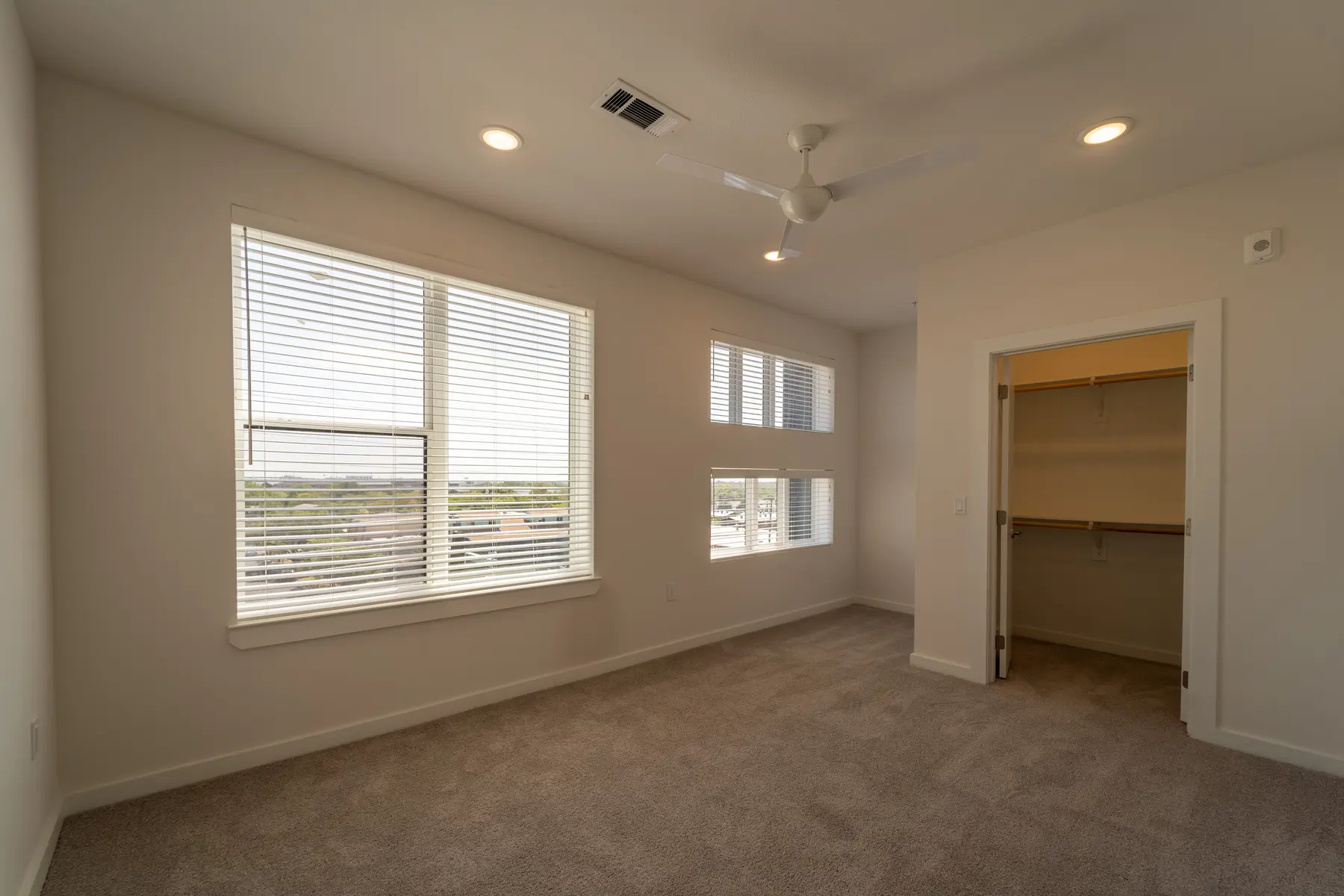 Ellis Highline - Corner, Flooring, Ceiling Fan