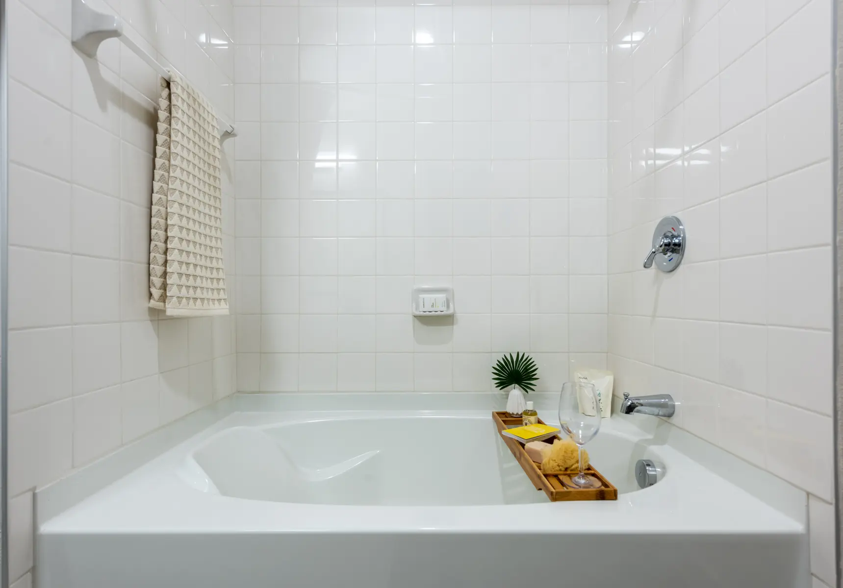 Bridge at Turtle Creek - Room, Indoors, Tub