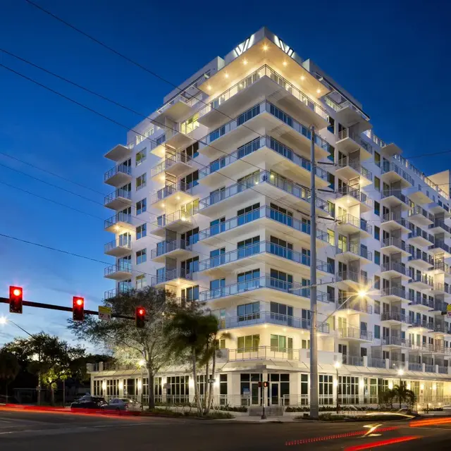 Vantage St Pete - City, Building, Condo