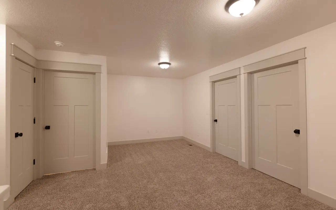 Copperwoods at Harrisville - Corner, Indoors, Lamp