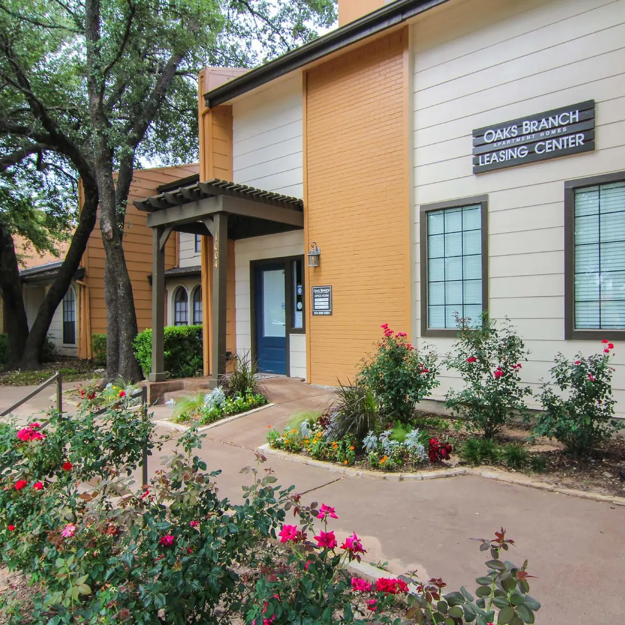 Oaks Branch Apartments - Plant, Yard