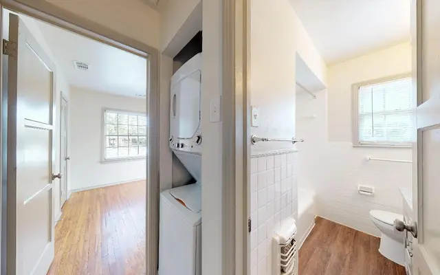 6015 Reiger - Door, Wood, Floor