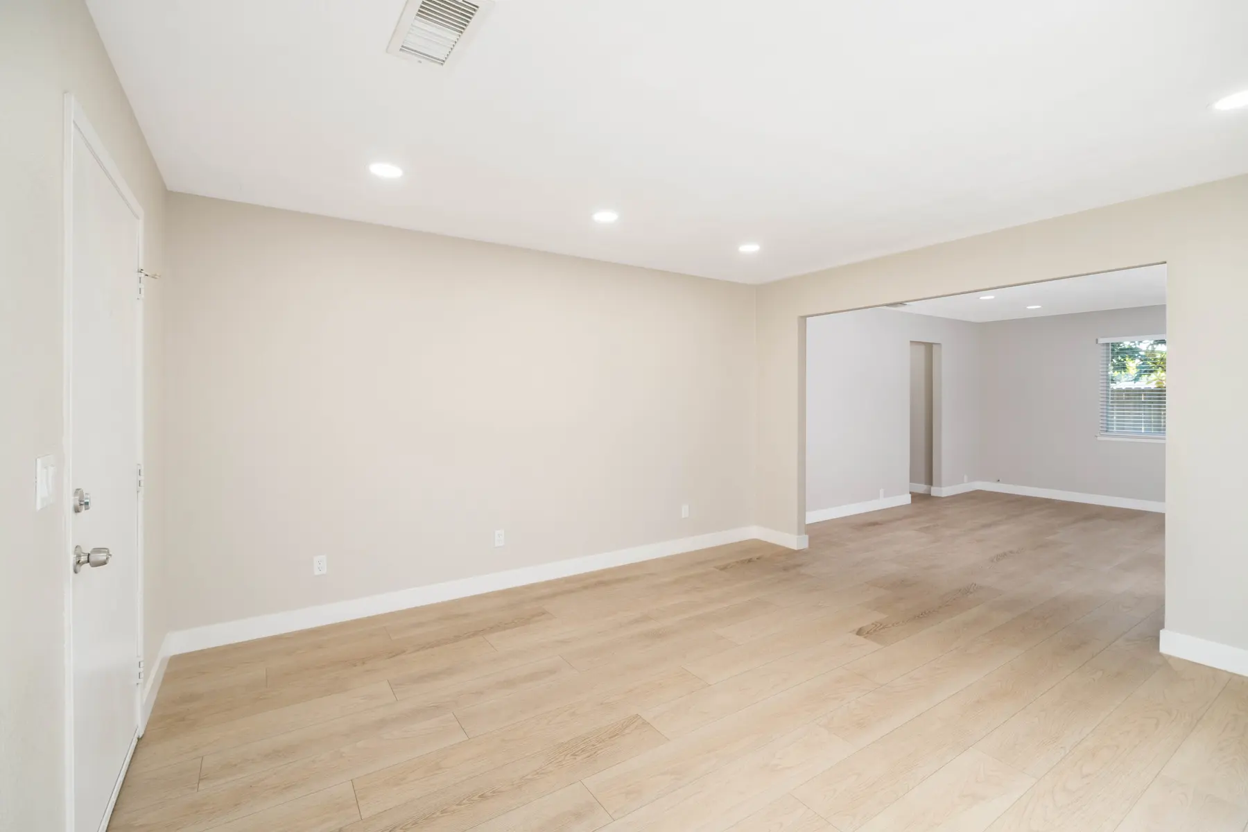 El Camino Duplexes - Floor, Flooring, Corner